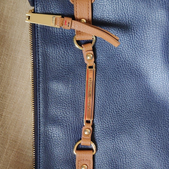 Tommy Hilfiger Cross Body Bag - Picture 4 of 6